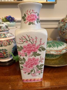 Vintage Chinoiserie Hand-Painted Pink Floral Porcelain Vase by Mingei, Japan
